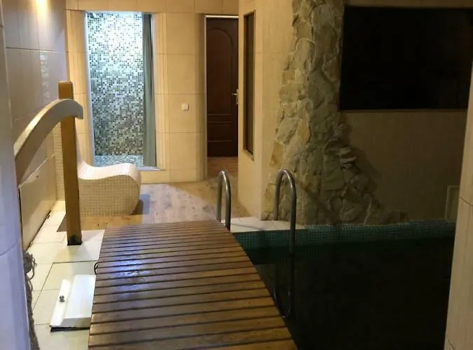 Zorepad Hotel Zabolotiv